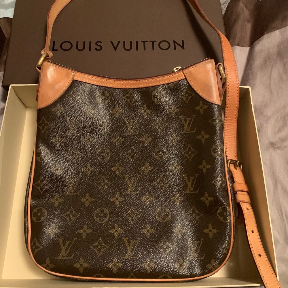 Auth Louis Vuitton Odeon PM
